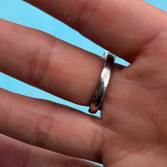 EUC🎉 Stunning Pear 🍐 shaped Simulated Diamond Engagement/Cocktail ring - Picture 2 of 7